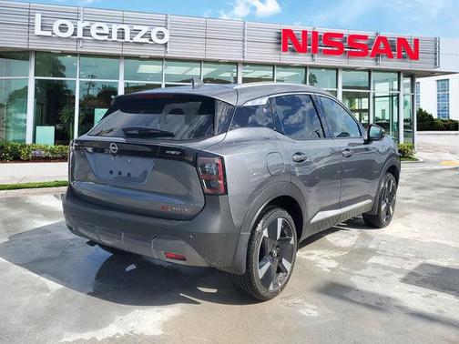2025 Nissan Kicks SR