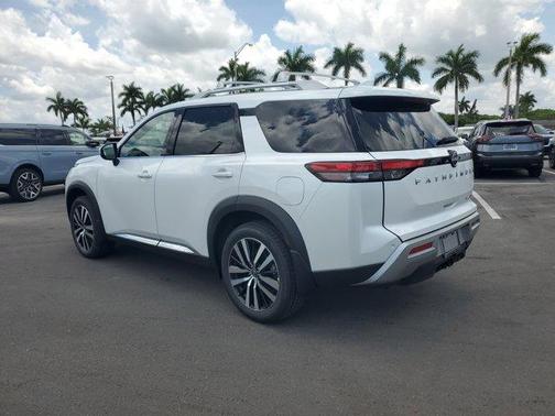 2025 Nissan Pathfinder Platinum