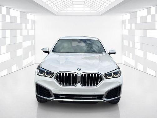 Mineral White Metallic 2023 BMW X6 xDrive40i