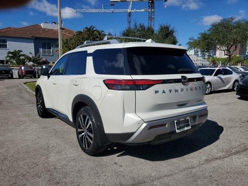 2023 Nissan Pathfinder Platinum
