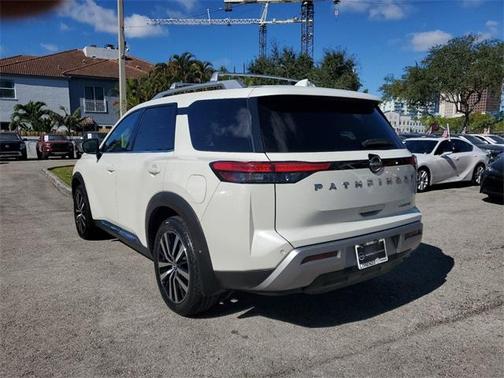 2023 Nissan Pathfinder Platinum