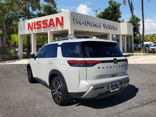 2023 Nissan Pathfinder Platinum