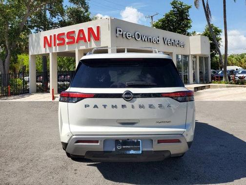 2023 Nissan Pathfinder Platinum