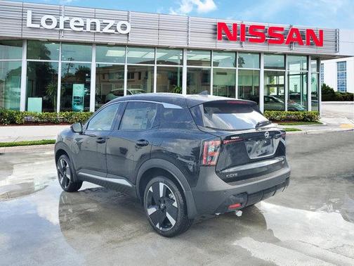 2025 Nissan Kicks SR