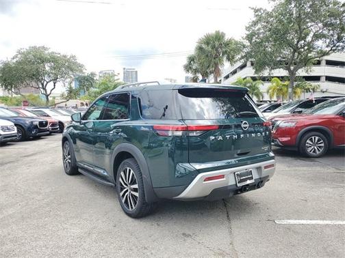 2023 Nissan Pathfinder Platinum