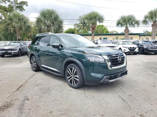 2023 Nissan Pathfinder Platinum
