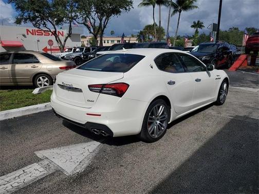2022 Maserati Ghibli Modena