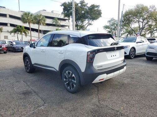2025 Nissan Kicks SR