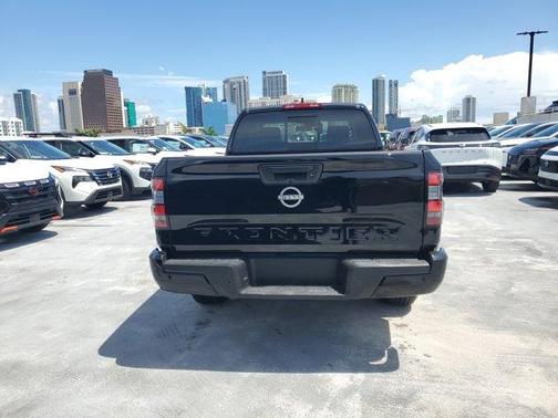 2025 Nissan Frontier SV