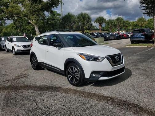 2019 Nissan Kicks SR