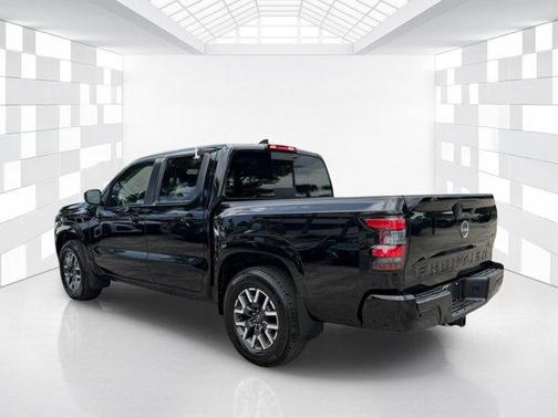 Super Black 2024 Nissan Frontier SL