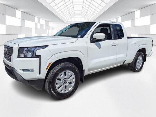 Glacier White 2024 Nissan Frontier SV