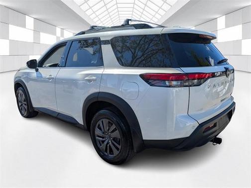 2023 Nissan Pathfinder SV