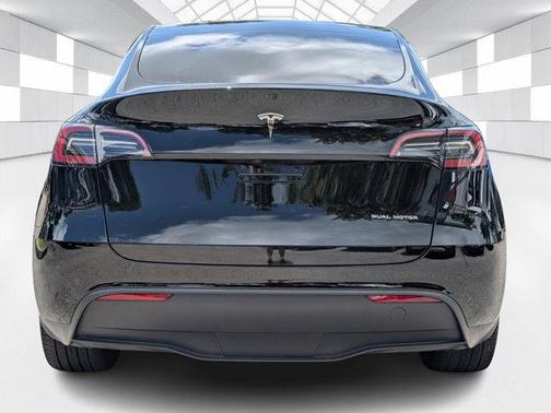 2025 Tesla Model Y Long Range