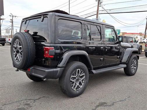 2025 Jeep Wrangler 4-Door Sahara 4x4