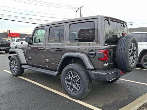2025 Jeep Wrangler 4-Door Sahara 4x4