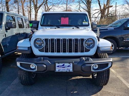 2025 Jeep Wrangler 4-Door Sahara 4x4