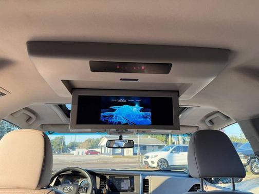 2016 Toyota Sienna XLE