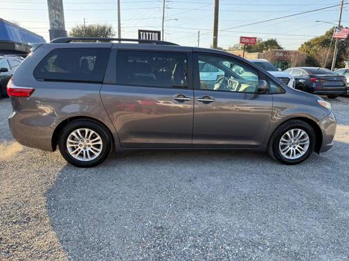 2016 Toyota Sienna XLE