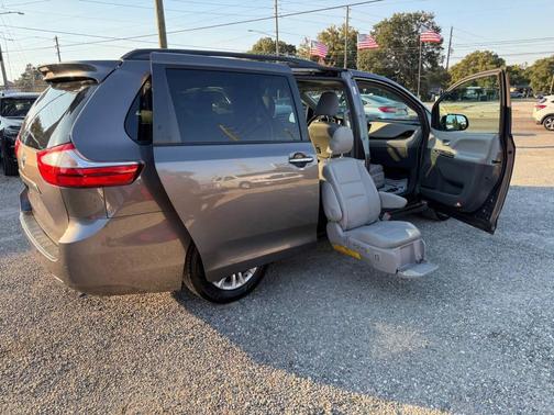 2016 Toyota Sienna XLE