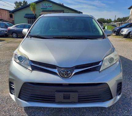2019 Toyota Sienna LE
