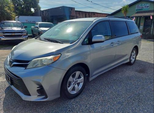 2019 Toyota Sienna LE