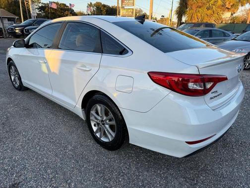 2017 Hyundai SONATA SE