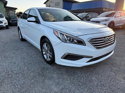 2017 Hyundai SONATA SE