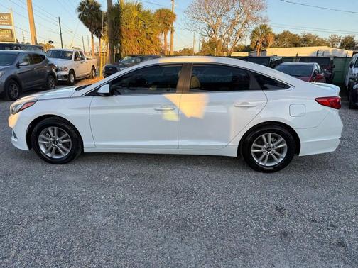 2017 Hyundai SONATA SE