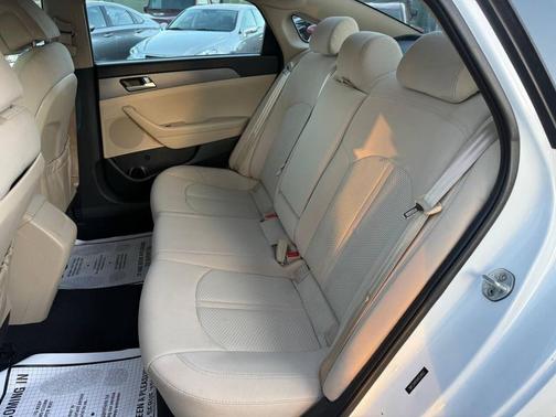 2017 Hyundai SONATA SE