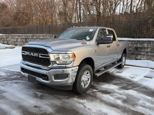2024 RAM 3500 Tradesman Crew Cab 4x4 6'4' Box