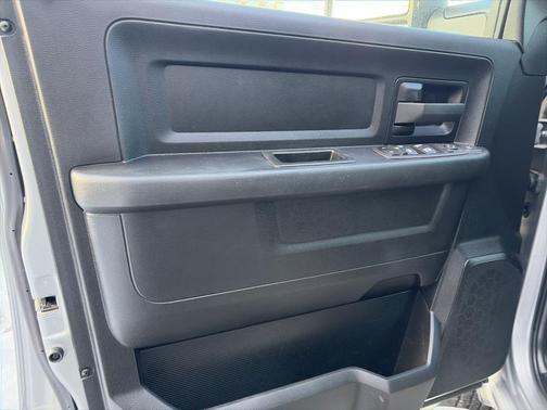 2024 RAM 3500 Tradesman Crew Cab 4x4 6'4' Box