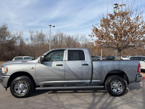 2024 RAM 3500 Tradesman Crew Cab 4x4 6'4' Box