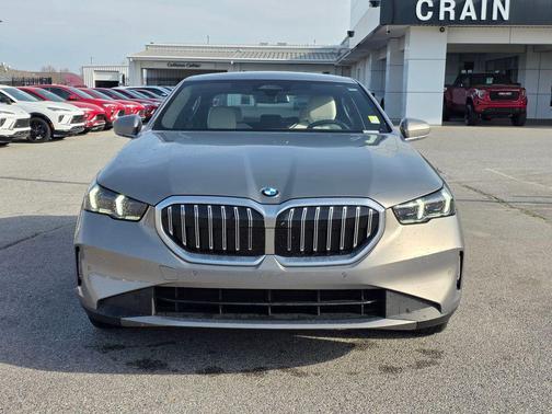 Beige 2024 BMW 530 i