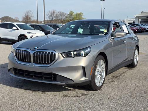 Beige 2024 BMW 530 i