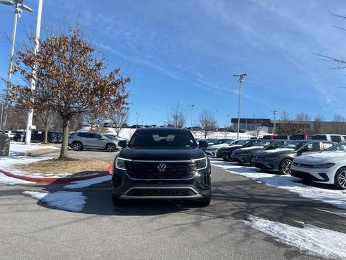 2025 Volkswagen Atlas Cross Sport 2.0T SE w/Technology