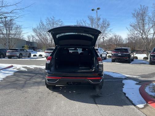 2025 Volkswagen Atlas Cross Sport 2.0T SE w/Technology