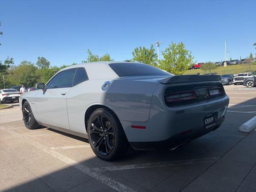 Smoke 2021 Dodge Challenger R/T