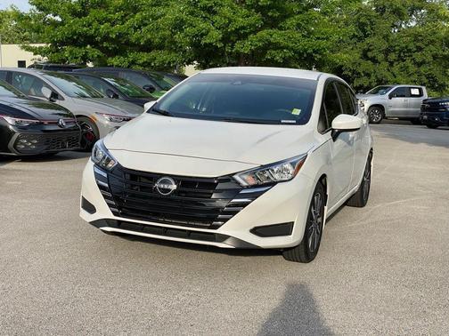 Aspen White 2024 Nissan Versa 1.6 SV
