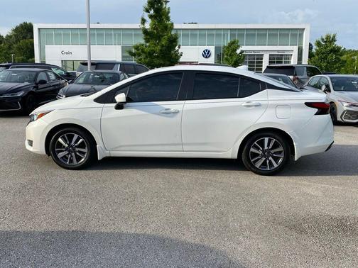Aspen White 2024 Nissan Versa 1.6 SV