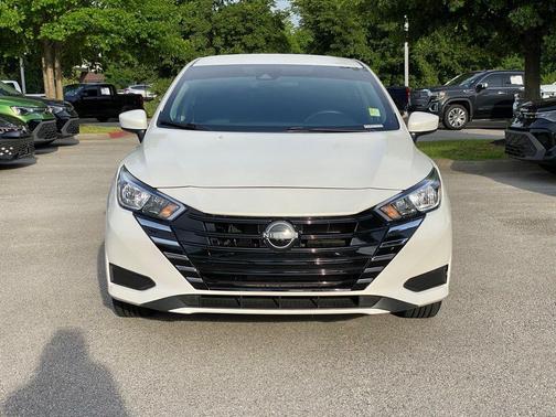 Aspen White 2024 Nissan Versa 1.6 SV