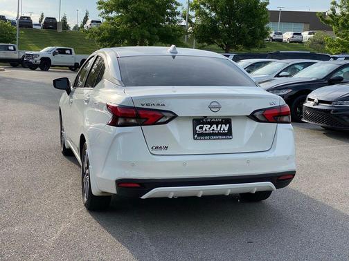 Aspen White 2024 Nissan Versa 1.6 SV
