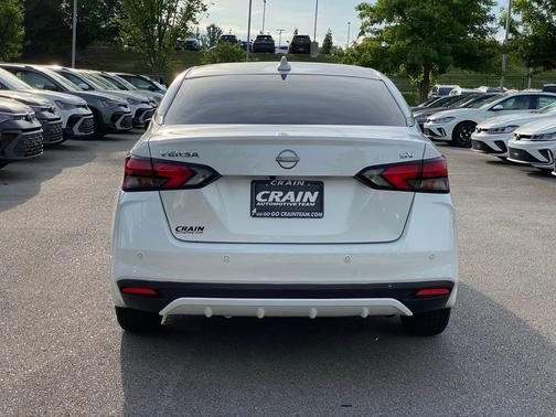 Aspen White 2024 Nissan Versa 1.6 SV