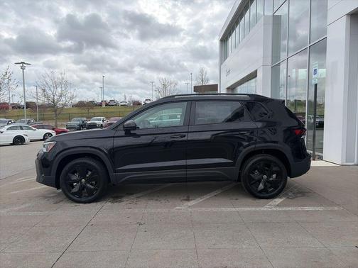 Black 2026 Volkswagen Taos SE Black