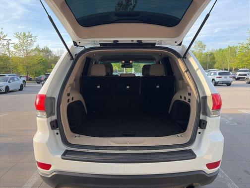Bright White Clearcoat 2015 Jeep Grand Cherokee Laredo
