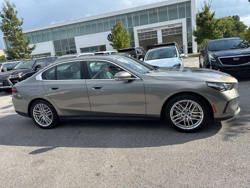 2024 BMW 530 i