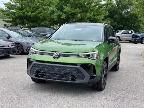 Moss 2026 Volkswagen Taos SE Black