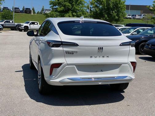 White Frost 2025 Buick Envista Avenir FWD