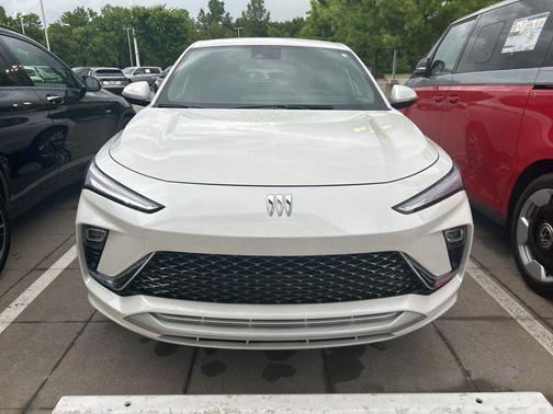 White Frost 2025 Buick Envista Avenir FWD