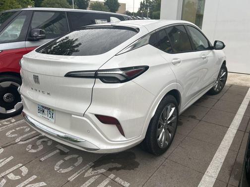 White Frost 2025 Buick Envista Avenir FWD